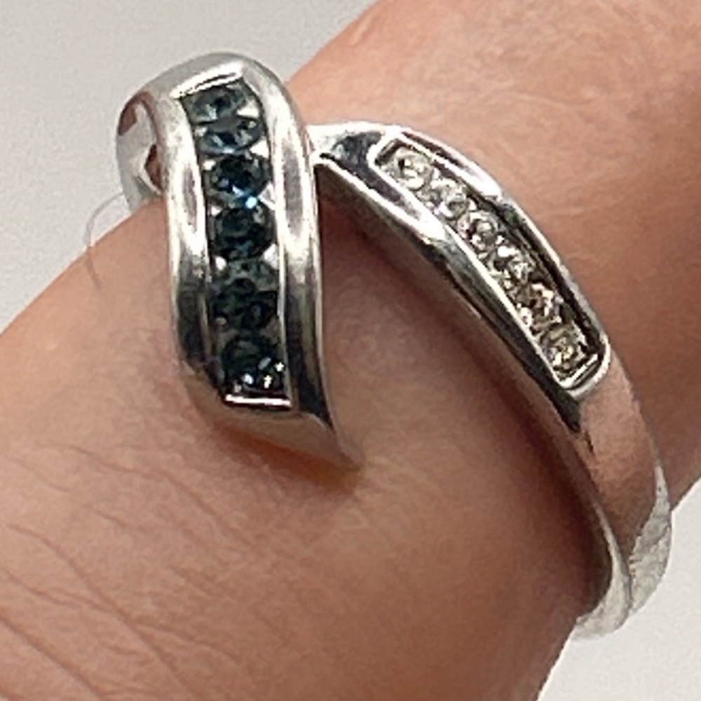 VTG Avon Silver Tone/Plated Twist Ring (stamped RJ) w/ Blue & Clear Stones SZ 8